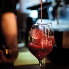 Wein & Cocktails Mit Deliteller